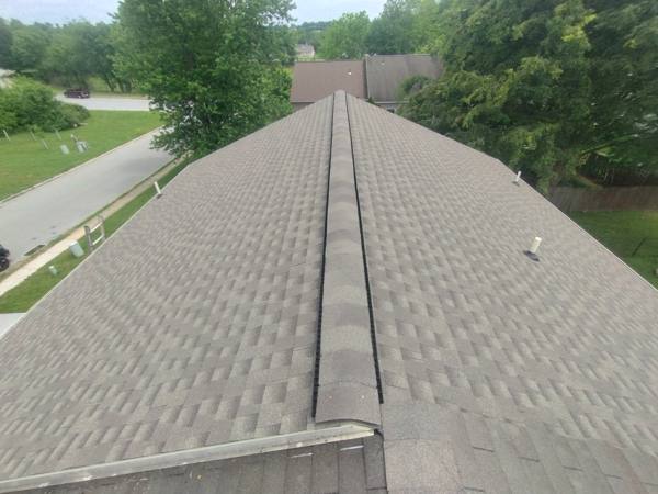 Architectural shingle roof with ridge vent